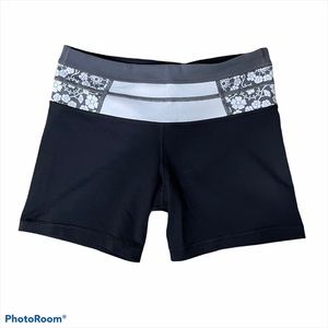 LULULEMON black Reversable Groove Biker Shorts